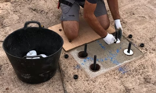 Centraliser in use. Notice the maximum potential for bolt movement achieved.